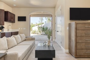 Smart TV, table football, ping pong - Camila by AvantStay | 18-Person Temecula Mansion (Temecula)