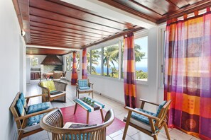 Unclassified image, 2 of 17, button