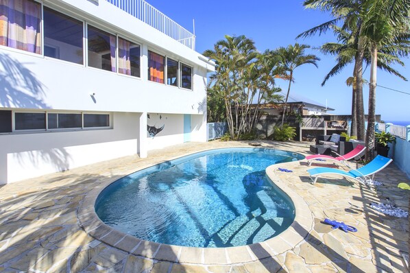 Unclassified image, 1 of 17, button