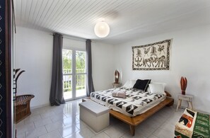 3 bedrooms, desk, iron/ironing board, free WiFi