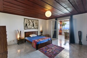 3 habitaciones, escritorio, tabla de planchar con plancha y wifi gratis 