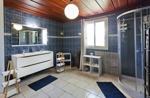 Unclassified image, 3 of 17, button