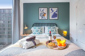 1 dormitorio, tabla de planchar con plancha, cuna de viaje y wifi