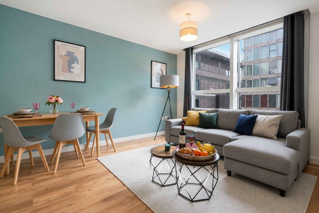 Stylish Apartment  The Hub  City Centre  Free Parking  Smarttv  Super-fast Wifi  Yoko Property - Milton Keynes
