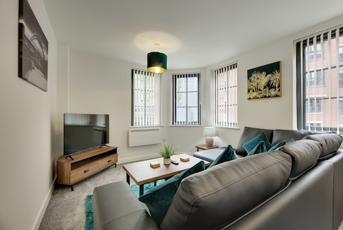 Charltons Bonds Apartments - By Week2Week