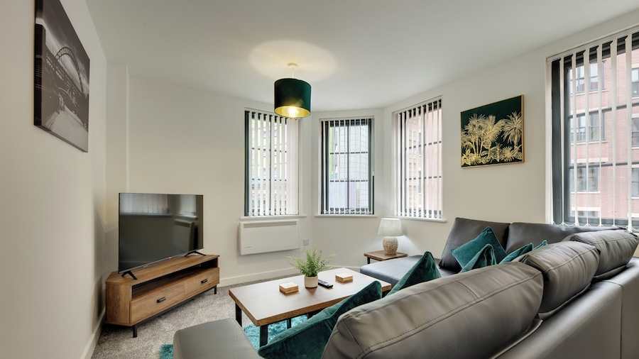 Charltons Bonds Apartments - By Week2Week