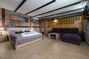 8 bedrooms, iron/ironing board, free WiFi, bed sheets