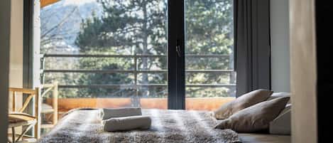 5 chambres, fer et planche à repasser, lit de bébé portatif