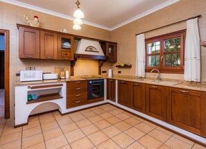 Refrigerador, placa de cocina, lavavajillas, cafetera/tetera