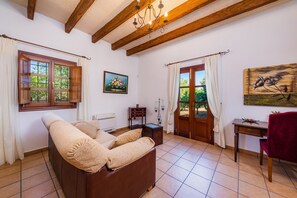 TV - Villa "Cas Cuni" with Pool, Terrace & Wi-Fi (Felanitx)