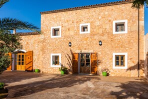 Exterior - Villa "Cas Verros" with Mountain View, Pool & Wi-Fi (Felanitx)