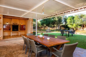 Outdoor dining - Villa "Cas Verros" with Mountain View, Pool & Wi-Fi (Felanitx)