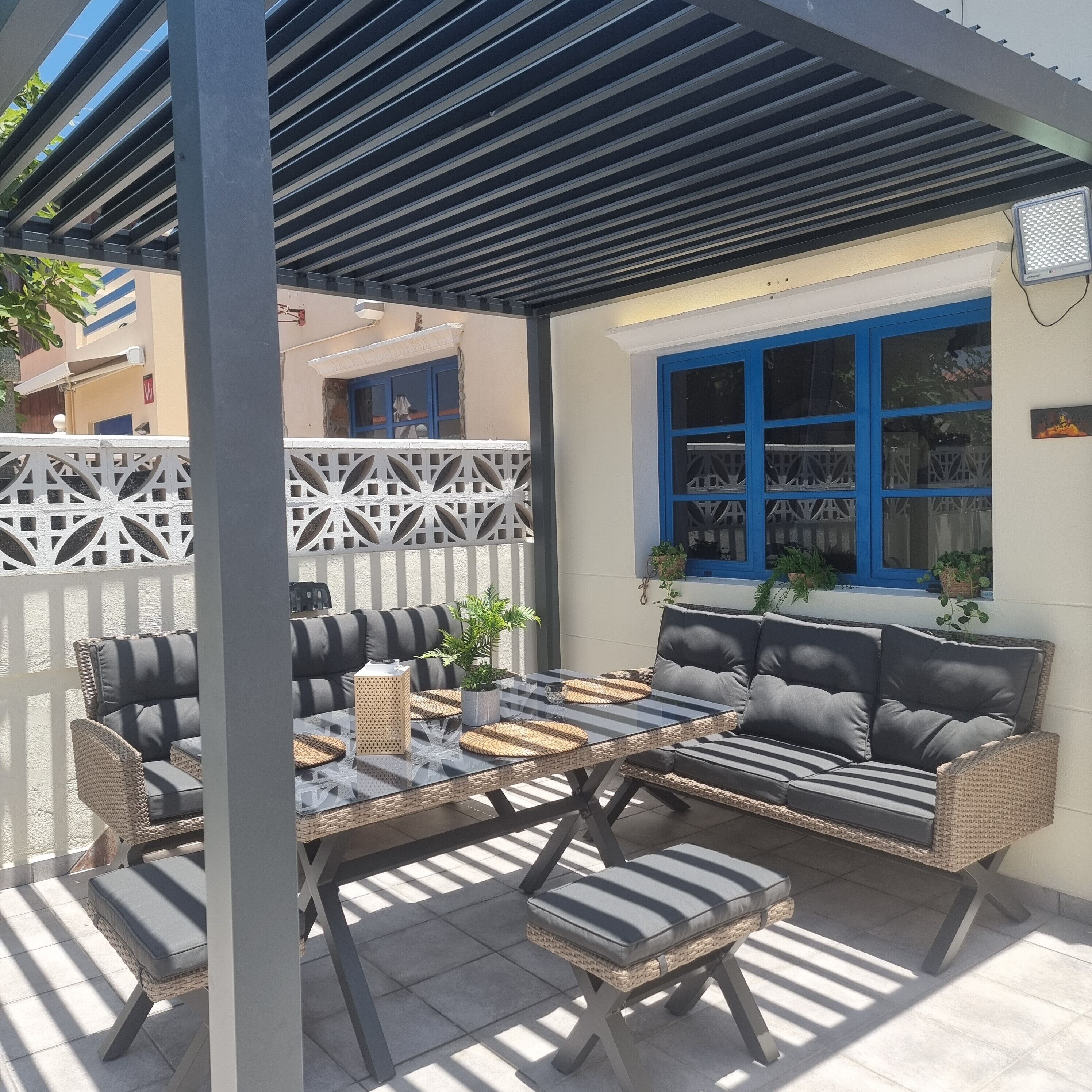 屋外ダイニングエリア