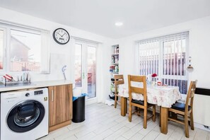 تناول الطعام