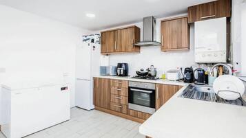 House, Multiple Beds | Private kitchen | Fridge, microwave, oven, stovetop