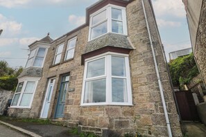 Cottage | Exterior - Rock Lobster (Helston)