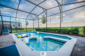 Piscine extérieure, piscine chauffée