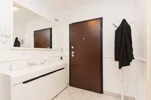 Apartment | Badezimmer | Dusche, Haartrockner, Handtücher