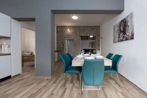 In-room dining - Villa Fenix (Benkovac)