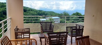 Large, bright and quiet studio with sea view