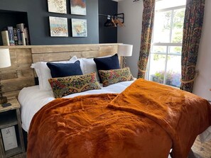 3 quartos, ferros/tábuas de passar roupa, berço de viagem