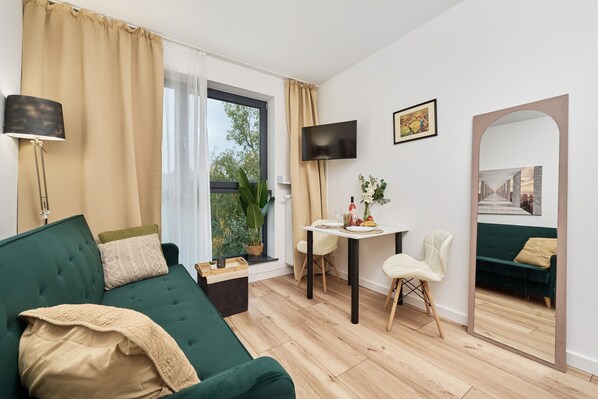 Living room - Studio Wrocław Fabryczna by Renters (Wroclaw)