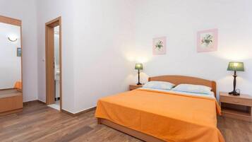 2 Schlafzimmer, kostenlose Babybetten