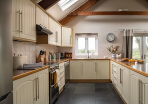 Réfrigérateur, micro-ondes, four, lave-vaisselle