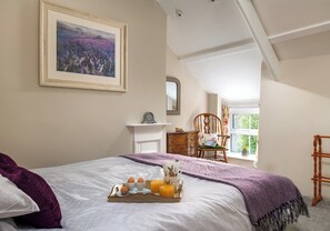 4 bedrooms, iron/ironing board, travel crib, free WiFi