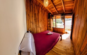 7 bedrooms, desk, free WiFi, bed sheets