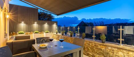 屋外ダイニングエリア