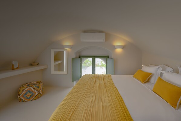 2 bedrooms, iron/ironing board, travel crib, free WiFi