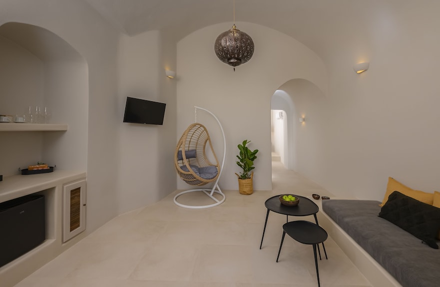 1 Bedroom Deluxe Cave Suite, Terrace & Kitchennette By Element Suites - Santorini