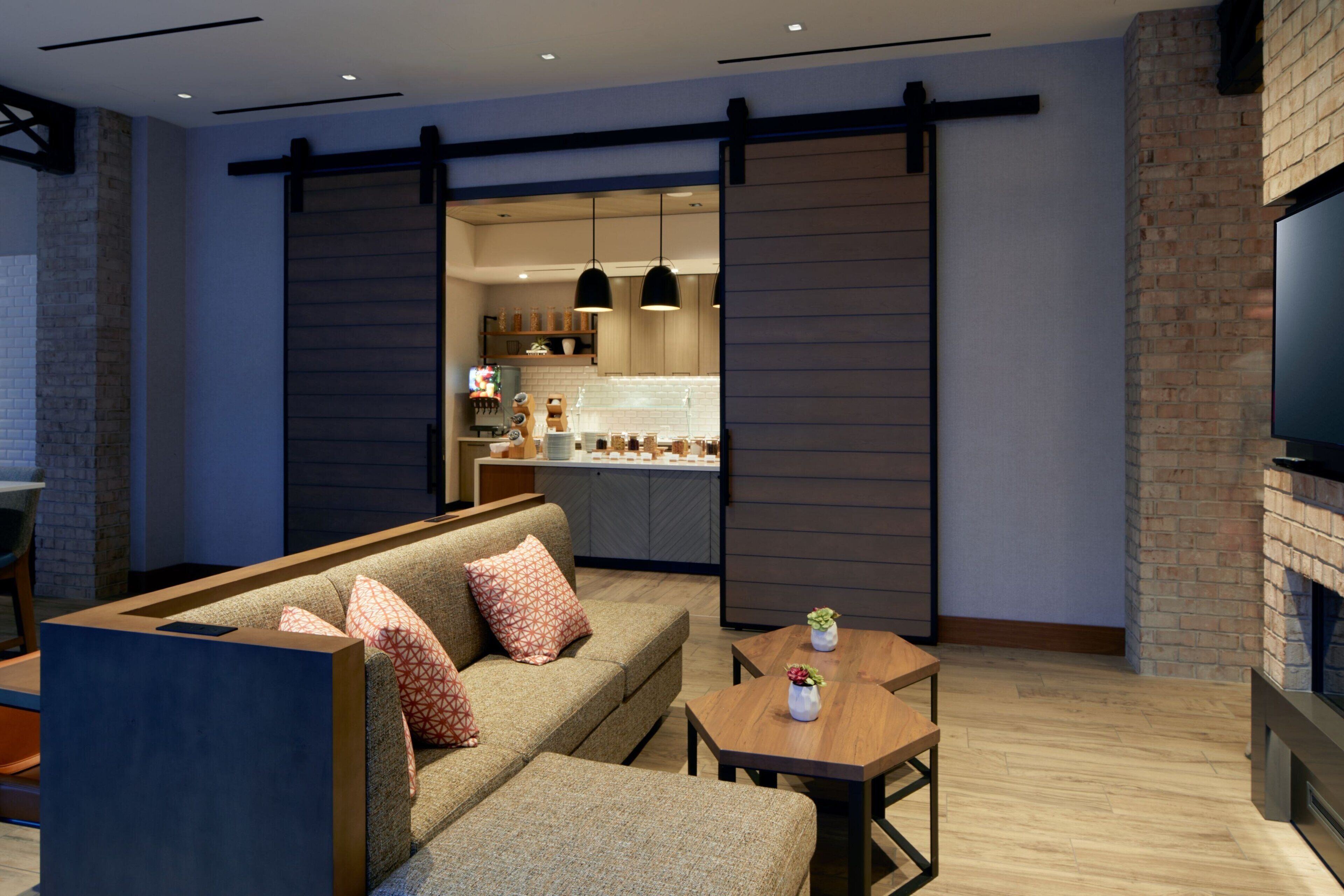 Lobby-lounge