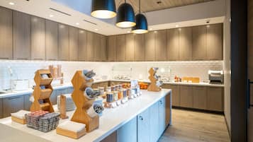 Free daily buffet breakfast