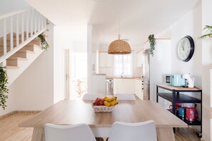 Fridge, microwave, dishwasher, coffee/tea maker