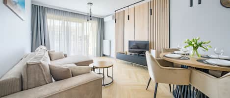 Apartment (40H) | Living area | Flat-screen TV