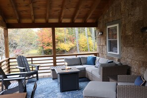 Property grounds - Private cabin on River: Hot tub, Fire table, hiking & fishing in front yard, AT (Marion)