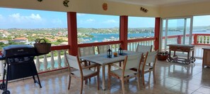 Outdoor dining - Villa mit 3 Apartments (Jan Thiel)