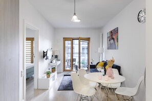 Deluxe Apartment | 1 bedroom, iron/ironing board, cribs/infant beds, free WiFi