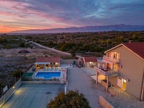 House | 8 bedrooms