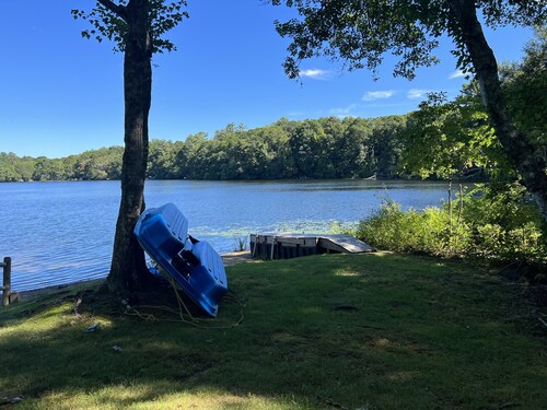 Waterfront on Lake! 6 bd, 2 bth. Central Air. Huge Deck. Paddle boat!