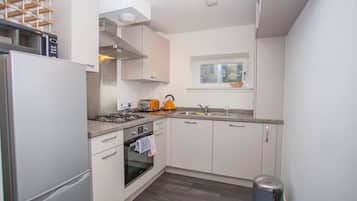 Fridge, microwave, oven, coffee/tea maker