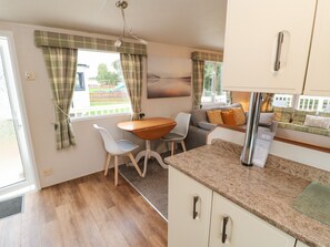 Cookware/dishes/utensils - Hedgehog Retreat (Morpeth)