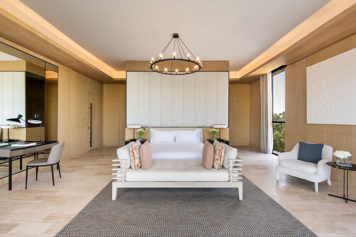 Royal Villa, 3 Bedrooms | In-room safe, blackout drapes, soundproofing, WiFi (free)