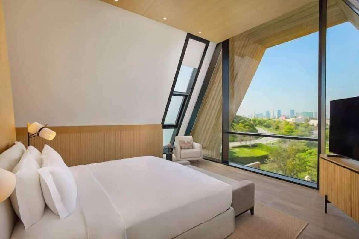 In-room safe, blackout drapes, soundproofing, free WiFi