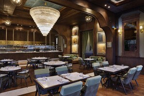 Restaurant - Katara Hills Doha, Lxr Hotels & Resorts (Doha)