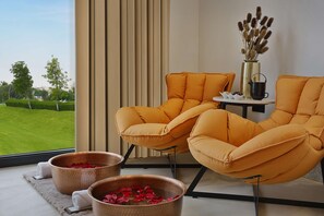 Couples treatment room(s), steam room, hot stone massages