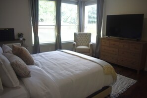 4 bedrooms, desk, iron/ironing board, WiFi - Spacious, west Houston 2-story home with backyard (Houston)