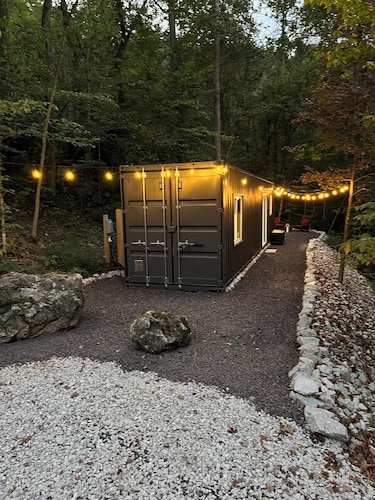 STOP SCROLLING!-HOT TUB-HIGH SPEED WIFI-SUPER CLEAN-NATURAL BRIDGE-NADA TUNNEL